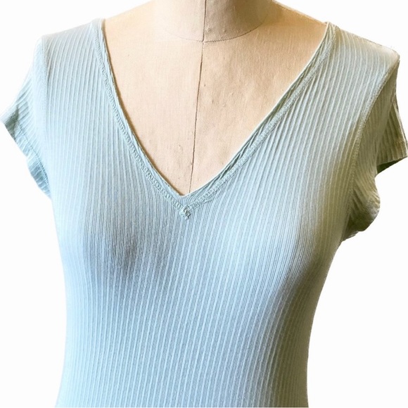 2 Hard Tail Forever T-shirts - Size L (but fits smaller sizes too!) - Picture 7 of 8